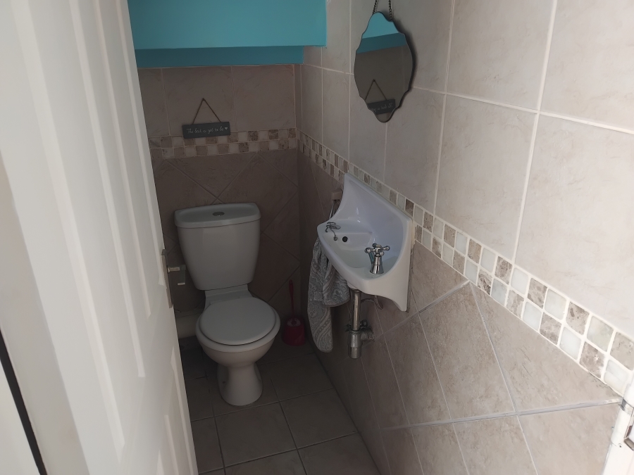 4 Bedroom Property for Sale in Wavecrest Eastern Cape